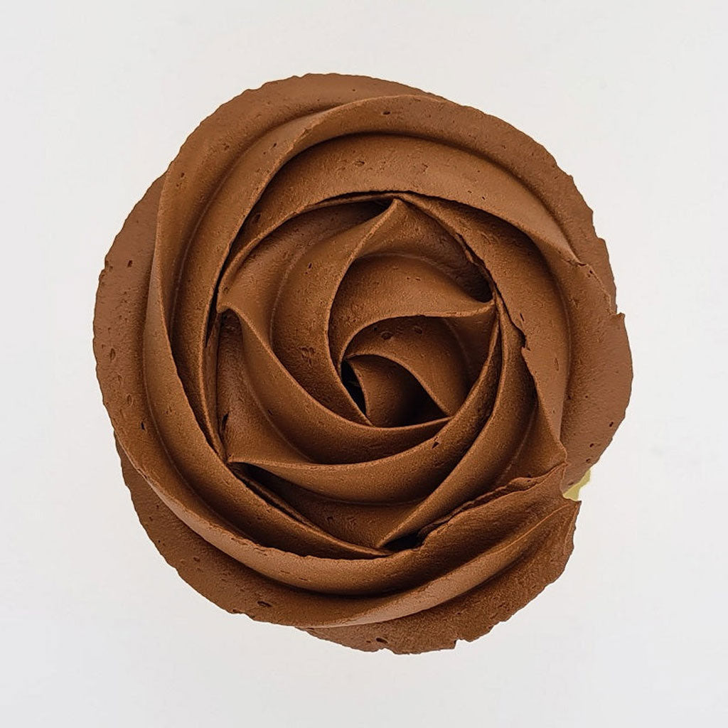 brown buttercream rose piped on to a muffin using the gobake chocolate brown gel colour